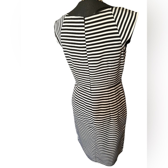 WORTHINGTON SLEEVELESS BLACK & WHITE STRIPE WRAP AROUND TIE SASH DRESS SZ 6 - Picture 3 of 10